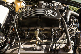 MG RV8 (1995) - longitudinally mounted V8 engine with 3.9 liter displacement (1995)