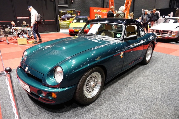 MG RV8 (1995) mit 27'500 km Laufleistung für 39'900 Euro – Classic Car Show Maastricht 2025
