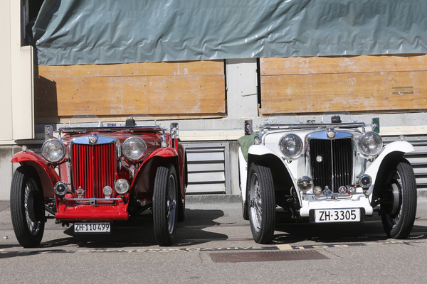 MG TC (1948) - einmal rot und einmal weiss - Older Classics August 2024