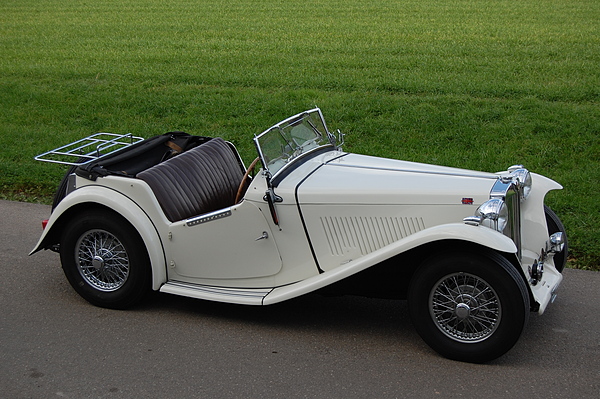 MG TC (1949) - angeboten als Lot 30 an der Versteigerung der Oldtimer Galerie Toffen vom 1. Dezember 2012