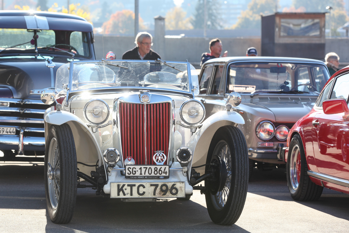 Für Oldtimer gibt es an den AirLebnistagen Sitterdorf einen eigenen Parkplatz
