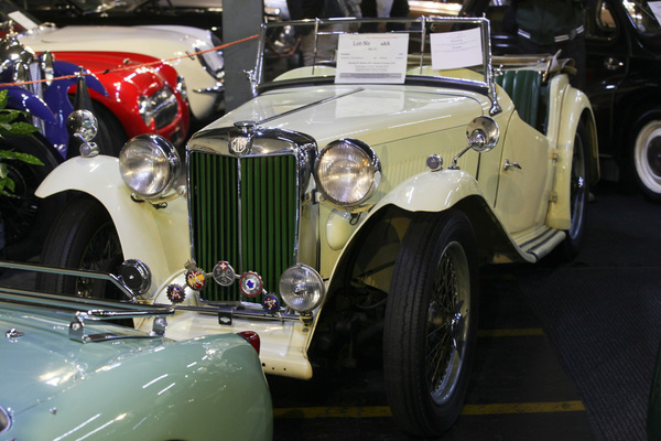 MG TC - der erste Nachkriegssportwagen von MG, deutlich unter dem Schätzwert für CHF 27'000 unter Vorbehalt zugeschlagen - Versteigerung der Oldtimer Galerie Toffen am 20. Oktober 2018