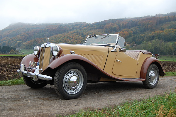 MG TD (1952) - angeboten als Lot 82 an der Versteigerung der Oldtimer Galerie Toffen vom 1. Dezember 2012