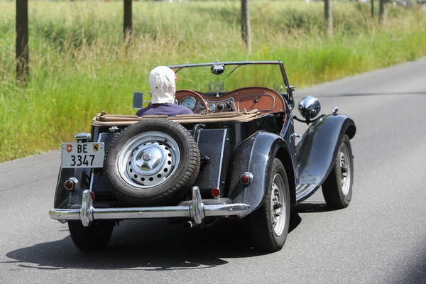 MG TD (1952) - wird offenbar auch bei schlechtem Wetter gefahren - Old Wheels Biel-Bienne 2025