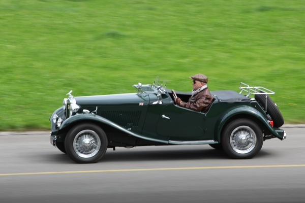 MG TD (Midget) im Anflug - British Car Meeting Mollis 2017