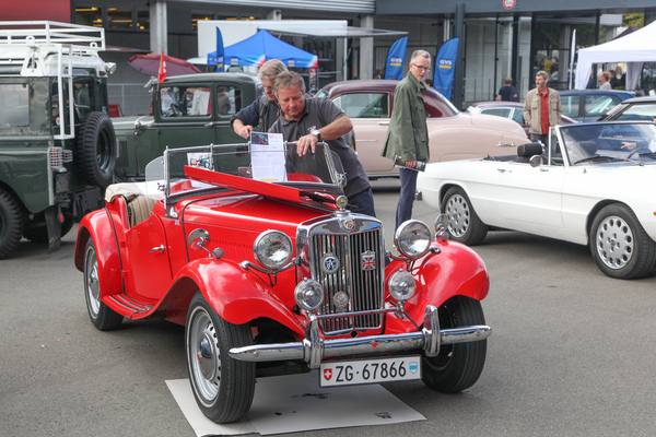 MG TD auf dem privaten Fahrzeugmarkt zwischen Halle 2 und 3 - Swiss Classic World Luzern 2021