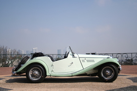 MG TF 1500 (1955) - als Lot 103 angeboten an der Artcurial Le Mans Classic Versteigerung am 9. Juli 2016 (1955)