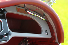 MG TF (1954) - Handschuhfach und Handgriff auf der Beifahrerseite
