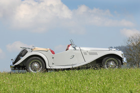 MG TF (1954) - für die Fahrgäste steht nur ein kurzer Bereich der an sich schon knappen Karosserie zur Verfügung