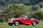 MG TF in knallroter Lackierung - 35. British Car Meeting auf dem Flugplatz Mollis