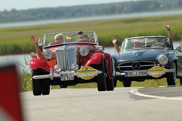 Bild: MG TF und Mercedes Benz 190 SL an der ADAC Deutschland Klassik 2012