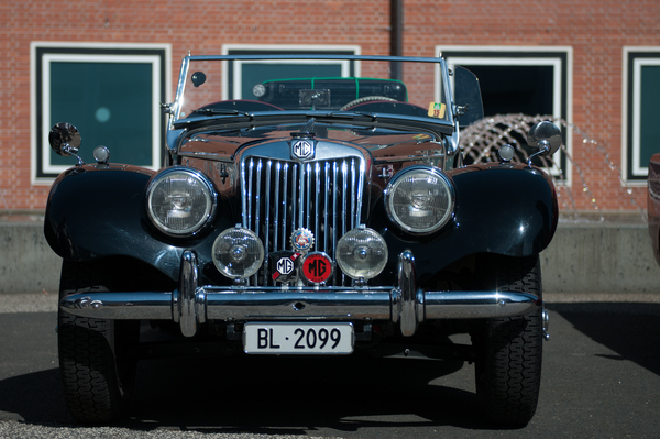 MG TF vor der Messe Basel - RAID Suisse-Paris 2015