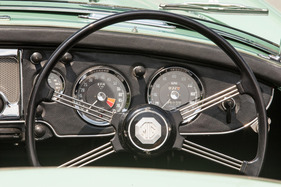 MGA Twin Cam (1959) - Drehzahlmesser mit deutlich nach oben geschobenen gelben und roten Bereichen