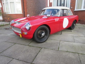 MGB Competition Roadster with Hardtop (1964) - als Lot 126 an der Bonhams Versteigerung am Goodwood Members Meeting vom 29. März 2020