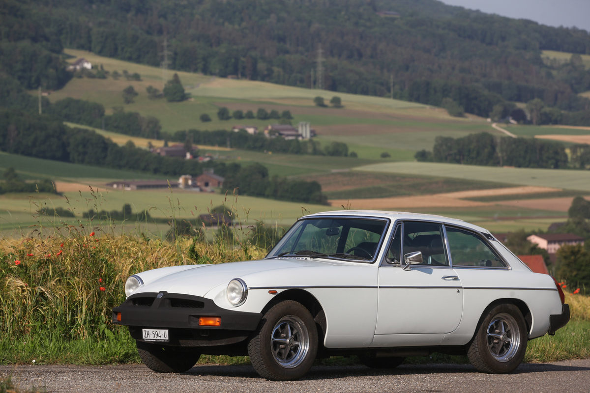 MGB GT (1976) - die wegen US-Vorschriften nötigen Stossfänger machten den Wagen rund 13 cm länger