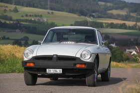 MGB GT (1976) - mit Gummistossfängern deultich günstiger als die Chromalternative