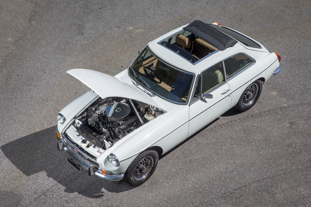 MGB GT V8 (1974) - der V8 hatte locker Platz