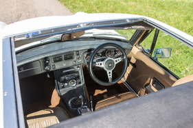 MGB GT V8 (1974) - klassisches MG-Cockpit