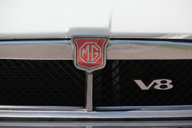 MGB GT V8 (1974) - nur das "V8"-Zeichen auf dem Kühlergrill verrät die Potenz des Wagens