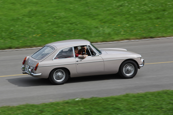 MGB GT auf der Heimfahrt - ungewöhnliche Farbe - British Car Meeting Mollis 2017