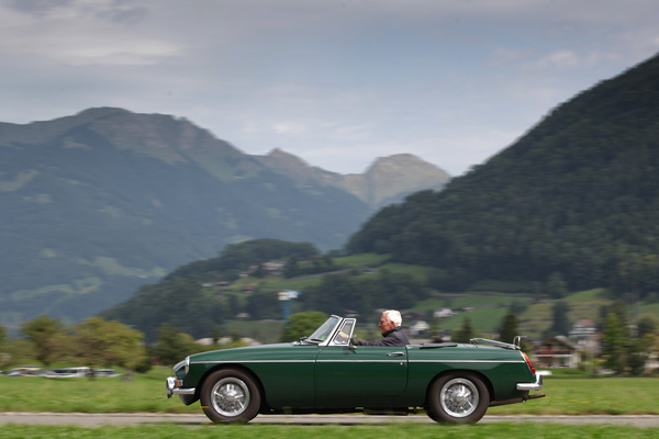 MGB als Roadster, mit Gepäckträger - British Car Meeting Mollis 2017