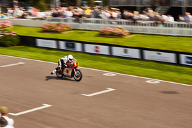 MV Agusta 500/3 an der Barry Sheene Memorial Trophy - Impressionen vom Goodwood Revival 2015