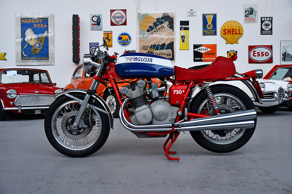 Bild: MV Agusta 750 S (1974) - als Lot 130 an der "Gstaad Classic Car Auction" der Oldtimer Galerie Toffen am 29 Dezember 2023