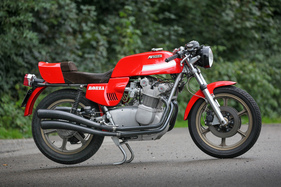 MV Agusta 832 Monza (1978) - allzuviel Dämpfung bietet diese Auspuffanlage nicht, Gottseidank MV Agusta 832 Monza (1978) - allzuviel Dämpfung bietet diese Auspuffanlage nicht, Gottseidank