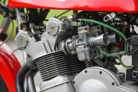 MV Agusta 832 Monza (1978) - das Gemisch erhält der Reihenvierzylinder durch vier Dell'Orto-Vergaser mit offenen Tüten