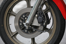 MV Agusta 832 Monza (1978) - zwei Scheibenbremsen von Brembo vorne