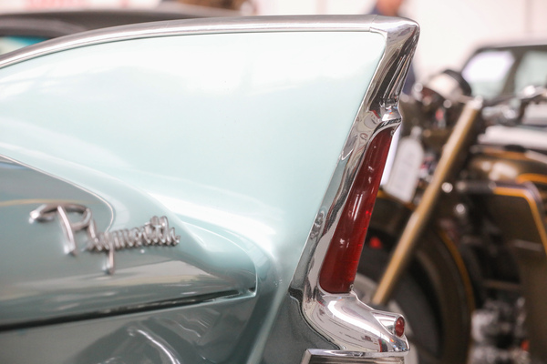 Mächte Flossen beim Plymouth Savoy - Versteigerung Oldtimer Galerie Toffen am 23. März 2024