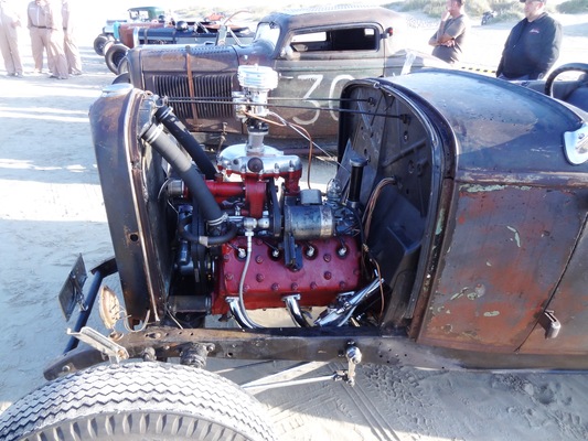 Bild: Mächtiger V8 vorne im Ford Roadster von 1932 - Römö Motorfestival 2016