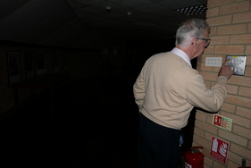 Mal sehen, was wir im nächsten Raum entdecken werden: Licht an!