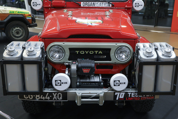 Man kann nie genug Benzin dabei haben ... - Rétromobile Paris 2024