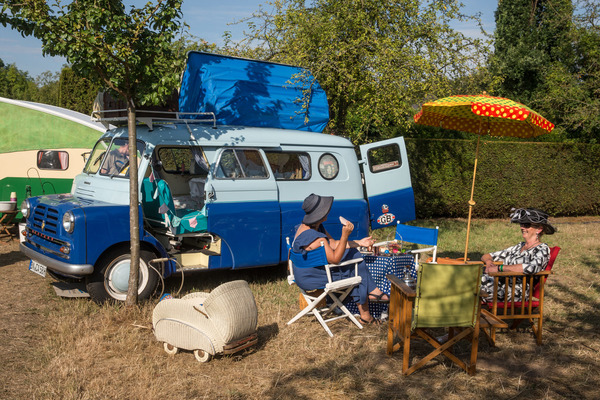 Making yourself comfortable in front of the camper - Classic Days Schloss Dyck 2019