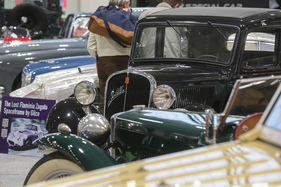 Man muss bis ins Zentrum der Stände spazieren, um alle Spezialitäten zu finden - 42. Auto e Moto d'Epoca 2025