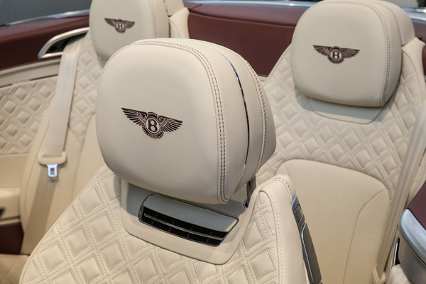 Man sitzt heute vielleicht etwas bequemer, …