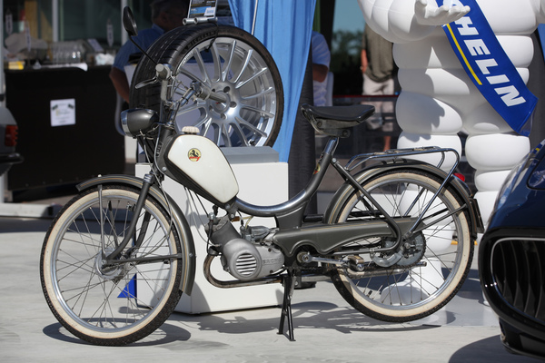 Bild Manchmal reichen auch 50 ccm für viel Begeisterung - typisches Mofa der Marke Pony - Dolder Classics August 2018