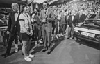 Manfred Jantke (Moderator) gratuliert Siegerin Martina Navratilova beim Porsche Tennis Grand Prix in Filderstadt von 1982