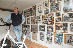 Manfred Jantke in seinem Zimmer voller Erinnerungen an die Vergangeneit