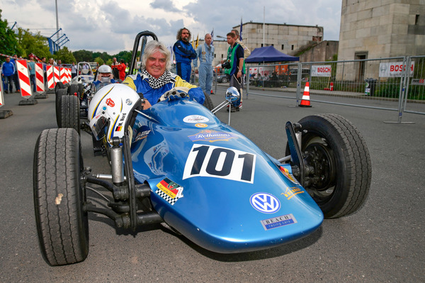 Manfred Nord im Beach MK V B - anlässlich der Rückschau "50 Jahre Formel V" auf dem Norisring 2015