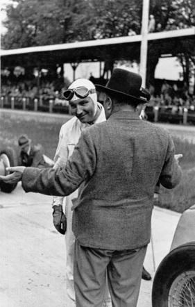 Manfred von Brauchitsch und Alfred Neubauer im Gespräch - Internationales Avus-Rennen (1935)
