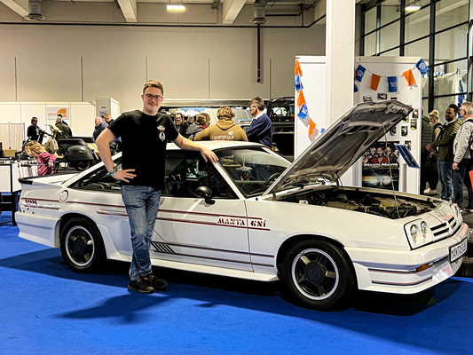 Manta, Manta… allmählich wieder angesagt: Paul-Moritz Klöss, 2024 noch 20jähriger Immobilienkaufmann-Lehrling aus Gießen-Lützellinden, mit seinem Scheunenfund – einem fast unberührten 1988er GSI.