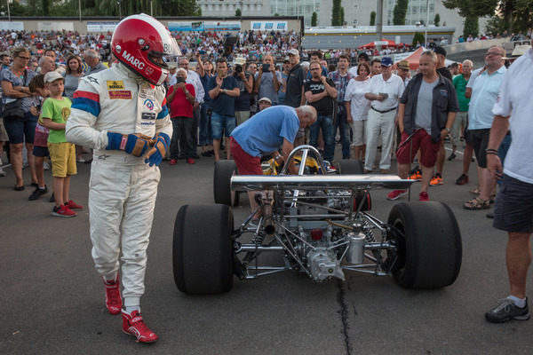 Marc Surer ist dem March 703 entstiegen - Indianapolis Oerlikon 2018