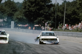 Marc Surers BMW nach dem Clinch mit Heyer Marc Surers BMW nach dem Clinch mit Heyer