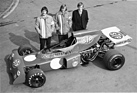 March 721 (1972) - mit Ford-Cosworth-Motor - dahinter Robin Herd, Ronnie Peterson und Max Mosley