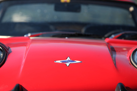 Marcos 1600 GT (1967) - Marcos-Zeichen auf der Kühlerhaube