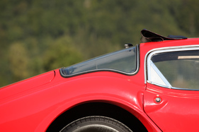 Marcos 1600 GT (1967) - hohe Heckpartie mit sehr flach stehender Heckscheibe