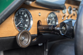 Marcos 1600 GT (1967) - mit dem grossen Knopf kann die Pedalerie an die Beinlänge des Fahrers angepasst werden