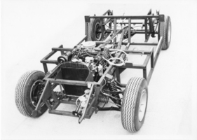 Marcos 3 Litre (1970) - Rohrrahmen-Chassis anstatt der Holzkonstruktion von vorher, V6-Motor von Ford